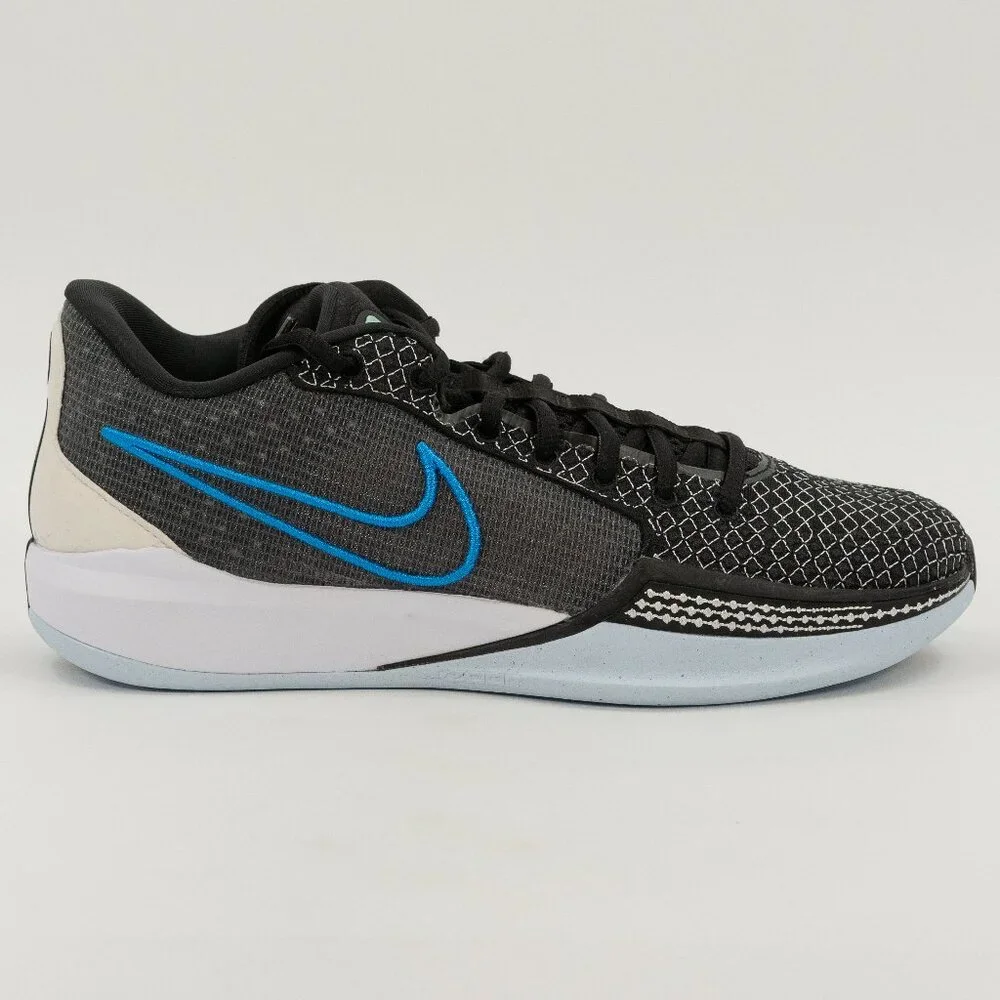 Nike Sabrina 1 'Family Bonds' FQ3381-001 Basketball size 10 Women / 8.5 Men